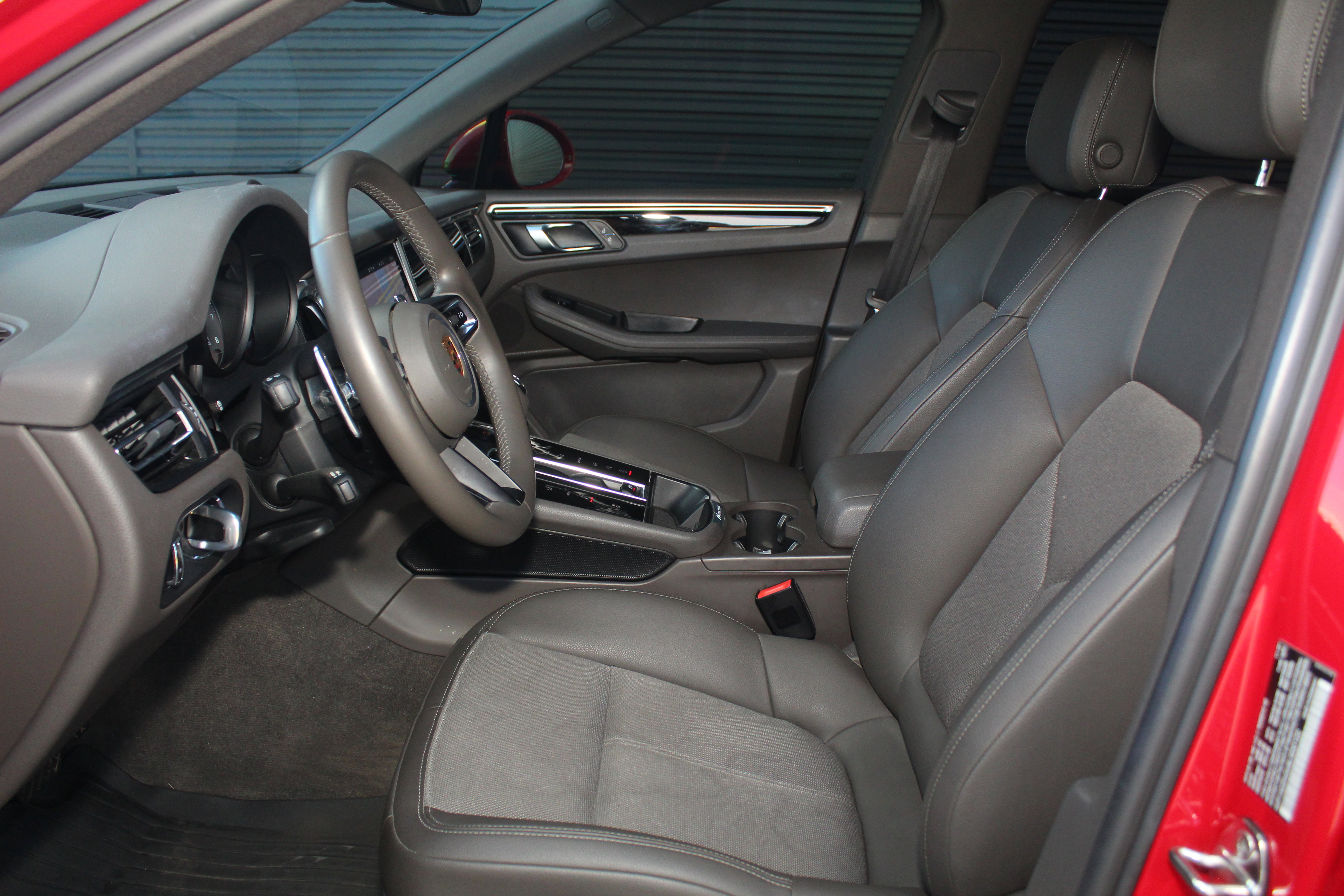 Used 2022 Porsche Macan S image 5