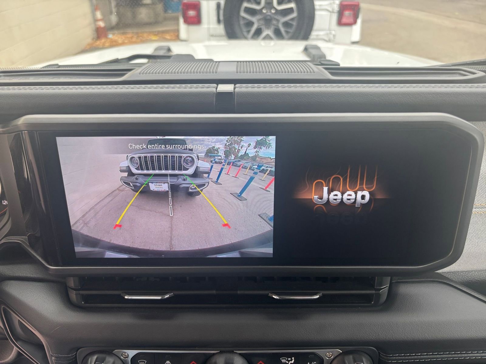 Used 2025 Jeep Wrangler Sahara image 17