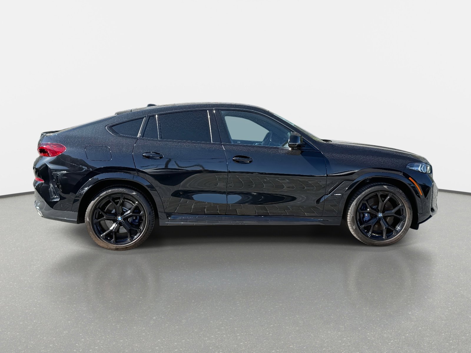 Used 2024 BMW X6 M60i AWD/4WD image 2