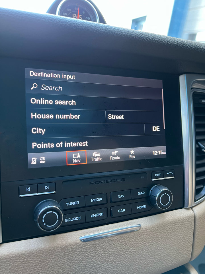 Used 2018 Porsche Macan image 31