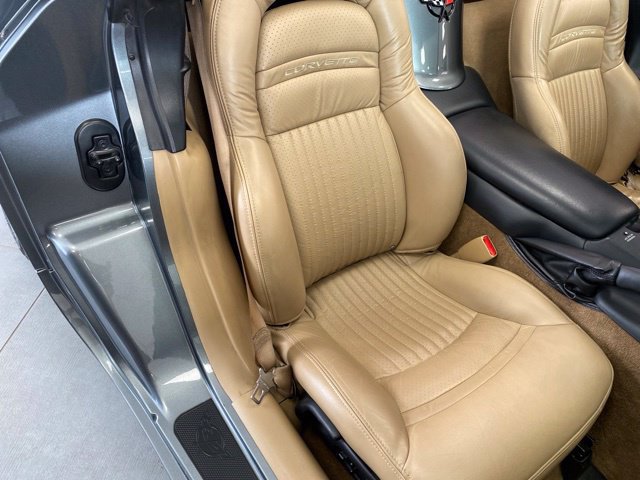 Used 2004 Chevrolet Corvette Convertible w/ Preferred Equipment Group RWD image 24