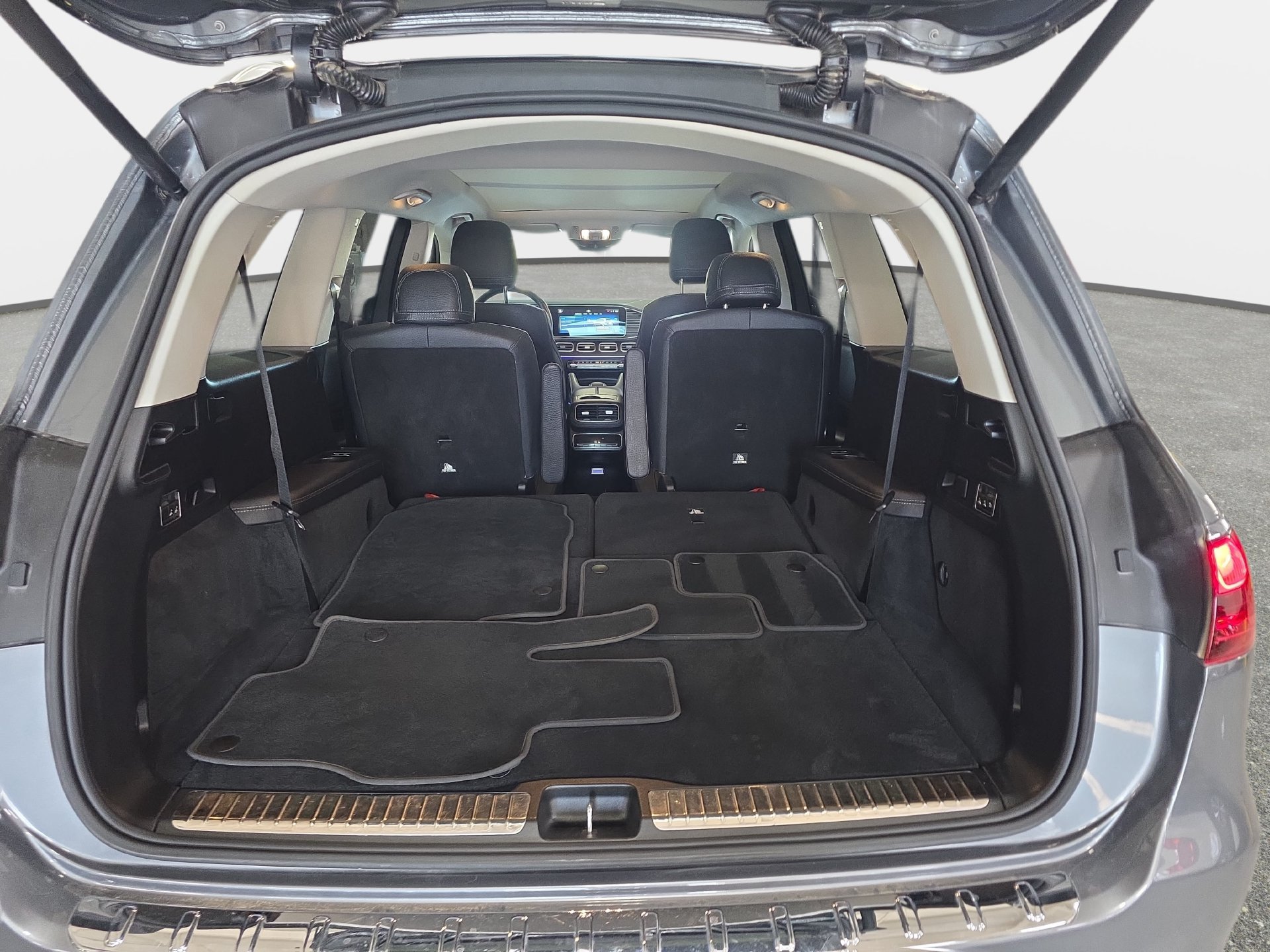 Used 2024 Mercedes-Benz GLS 450 4MATIC image 12
