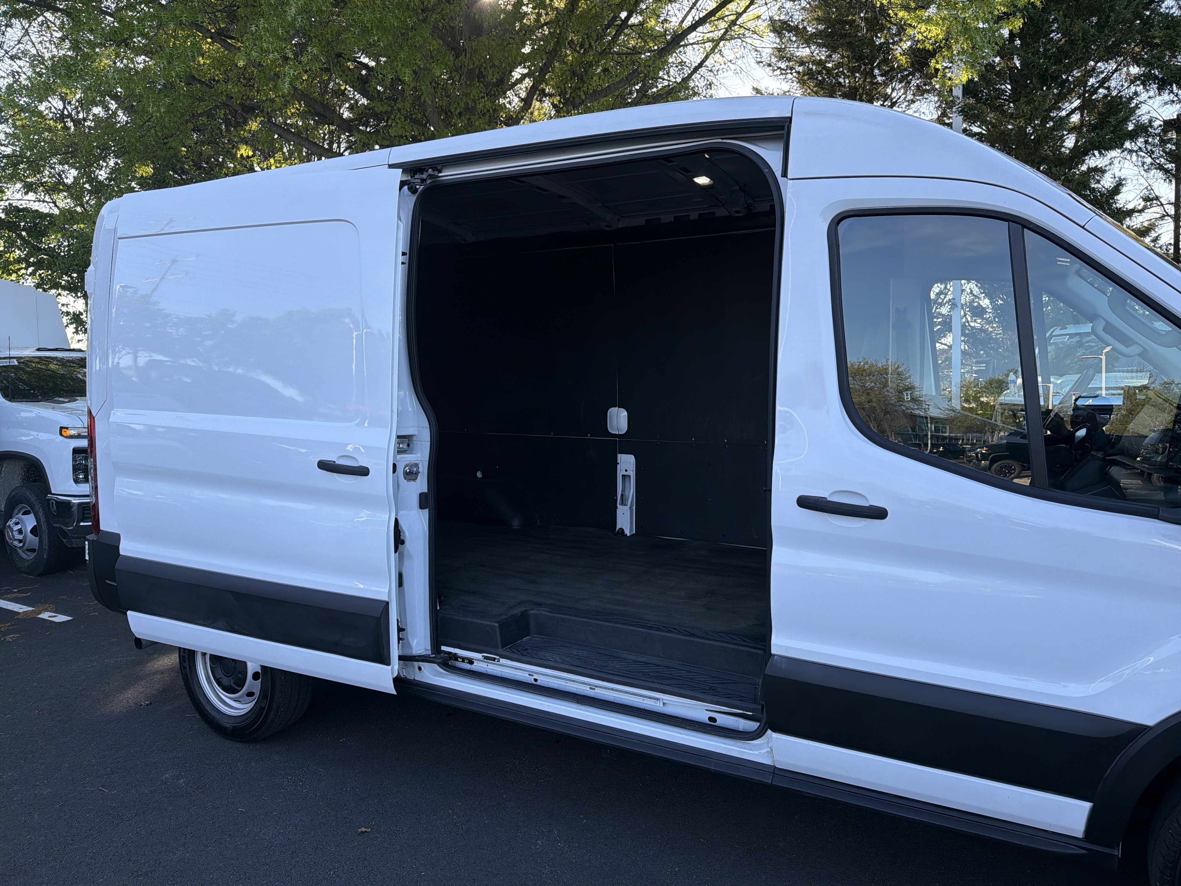 Used 2023 Ford Transit 250 Medium Roof w/ Load Area Protection Package image 26