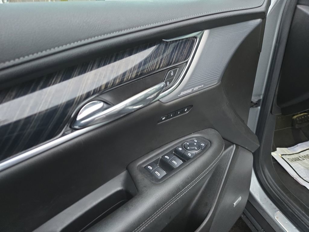 Used 2023 Cadillac XT6 Premium Luxury image 11