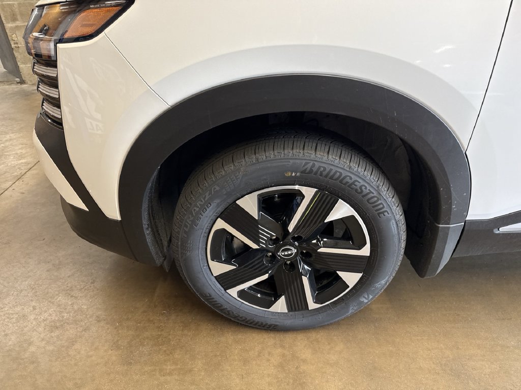 New 2027 Nissan Kicks SV AWD/4WD image 18