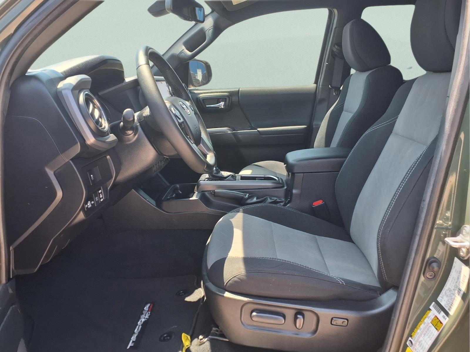 Used 2022 Toyota Tacoma TRD Sport w/ Technology Package RWD image 12