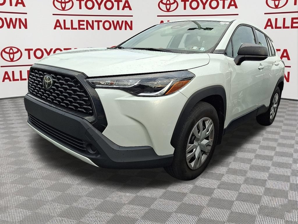 Used 2023 Toyota Corolla Cross L AWD/4WD image 3
