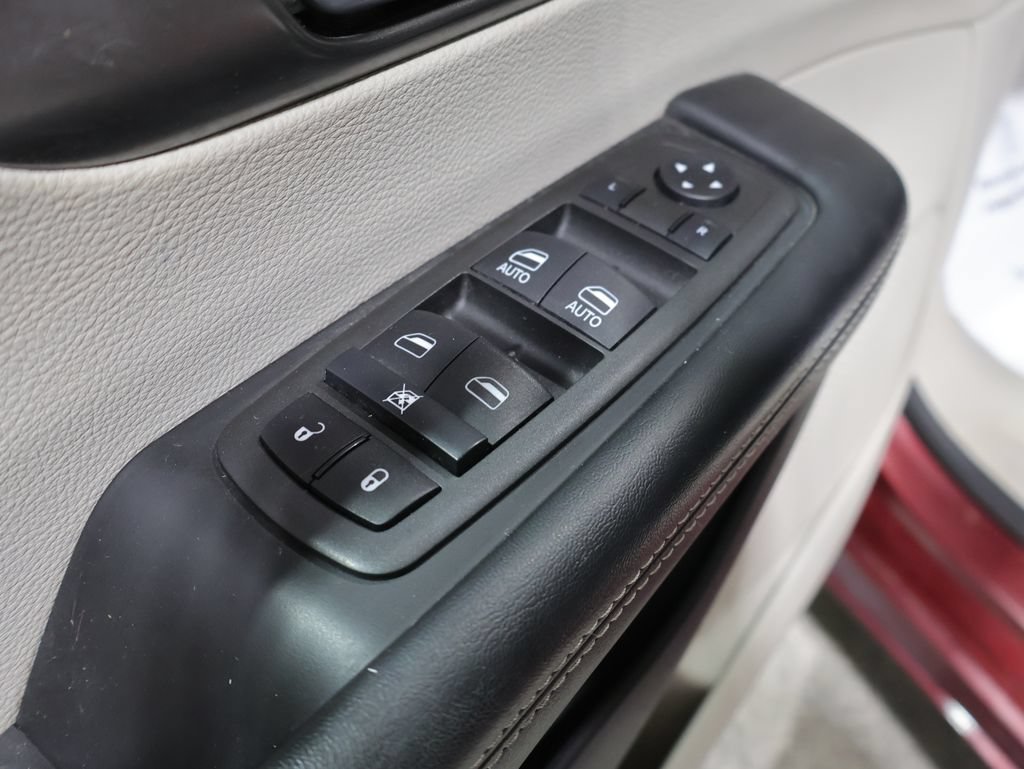 Used 2022 Chrysler Pacifica Touring-L AWD/4WD image 14