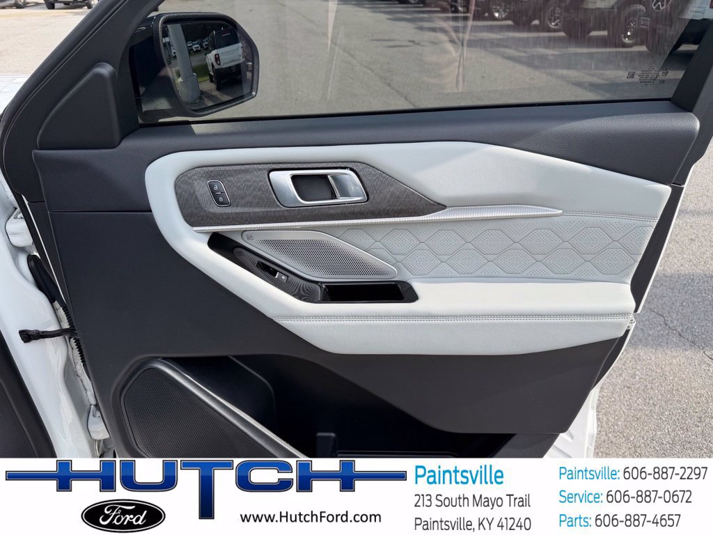 Used 2025 Ford Explorer Platinum w/ Ultimate Package AWD/4WD image 39
