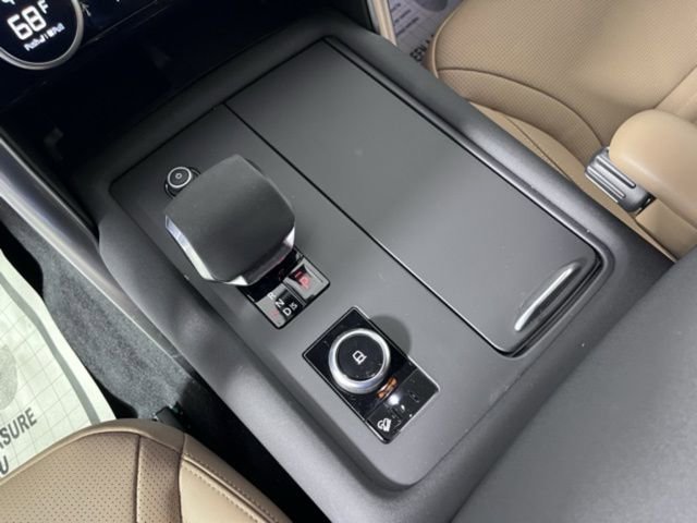 Used 2025 Land Rover Discovery Dynamic SE image 21
