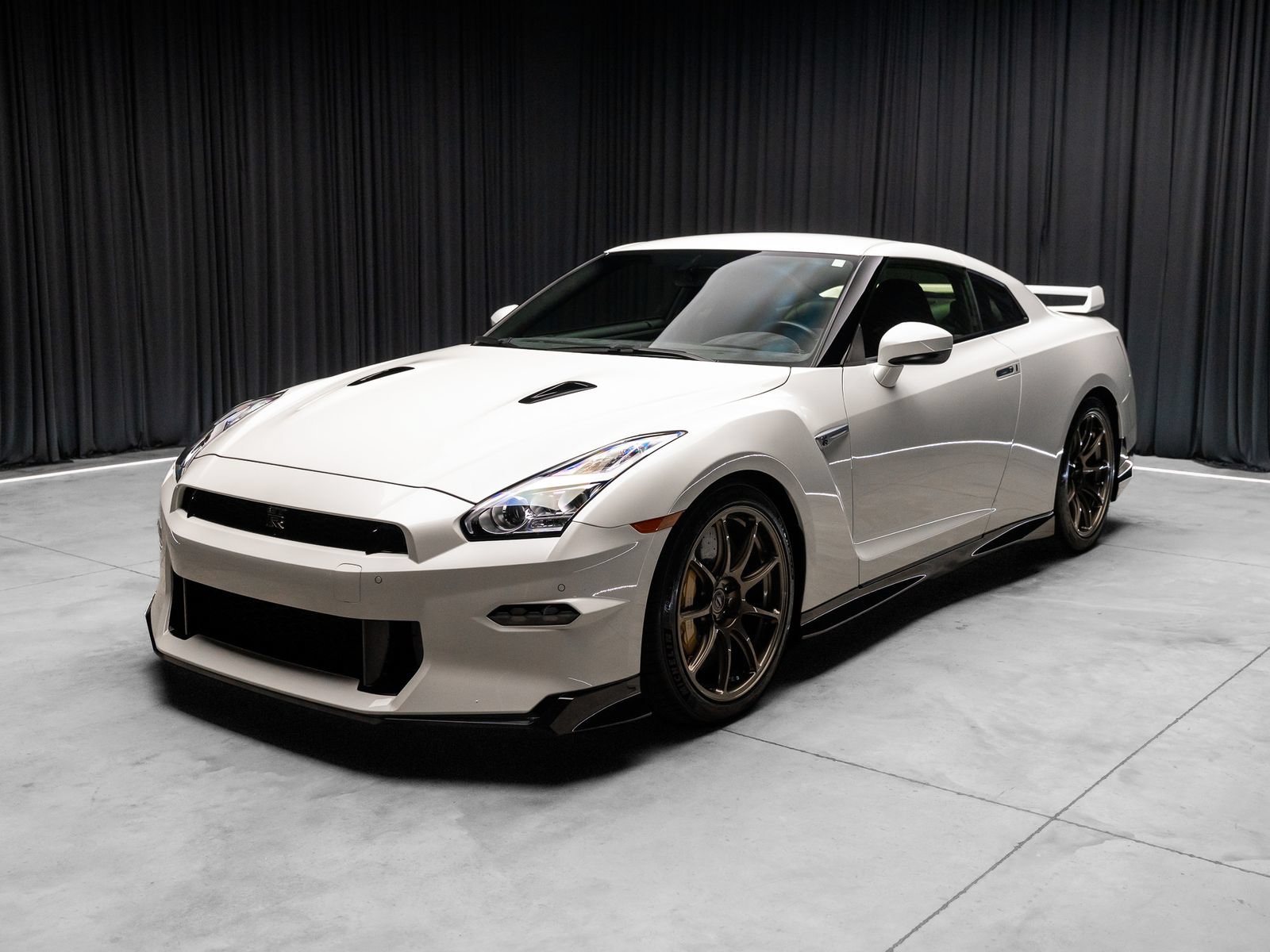 Used 2024 Nissan GT-R w/ Floor Mat Package AWD/4WD image 19
