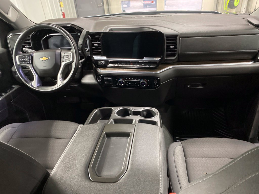 Used 2025 Chevrolet Silverado 1500 LT AWD/4WD image 17