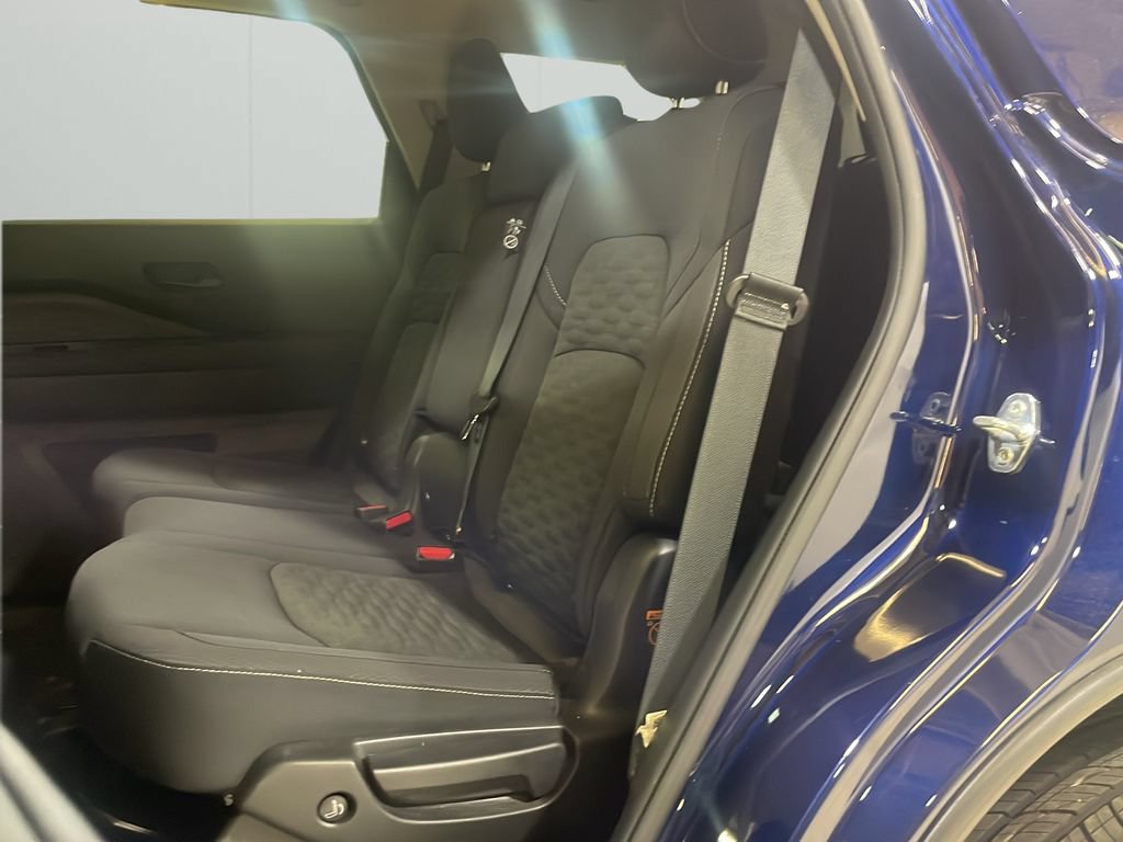 Used 2025 Nissan Pathfinder SV AWD/4WD image 14
