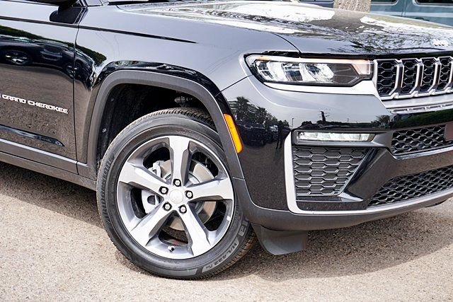 New 2026 Jeep Grand Cherokee Limited AWD/4WD image 4
