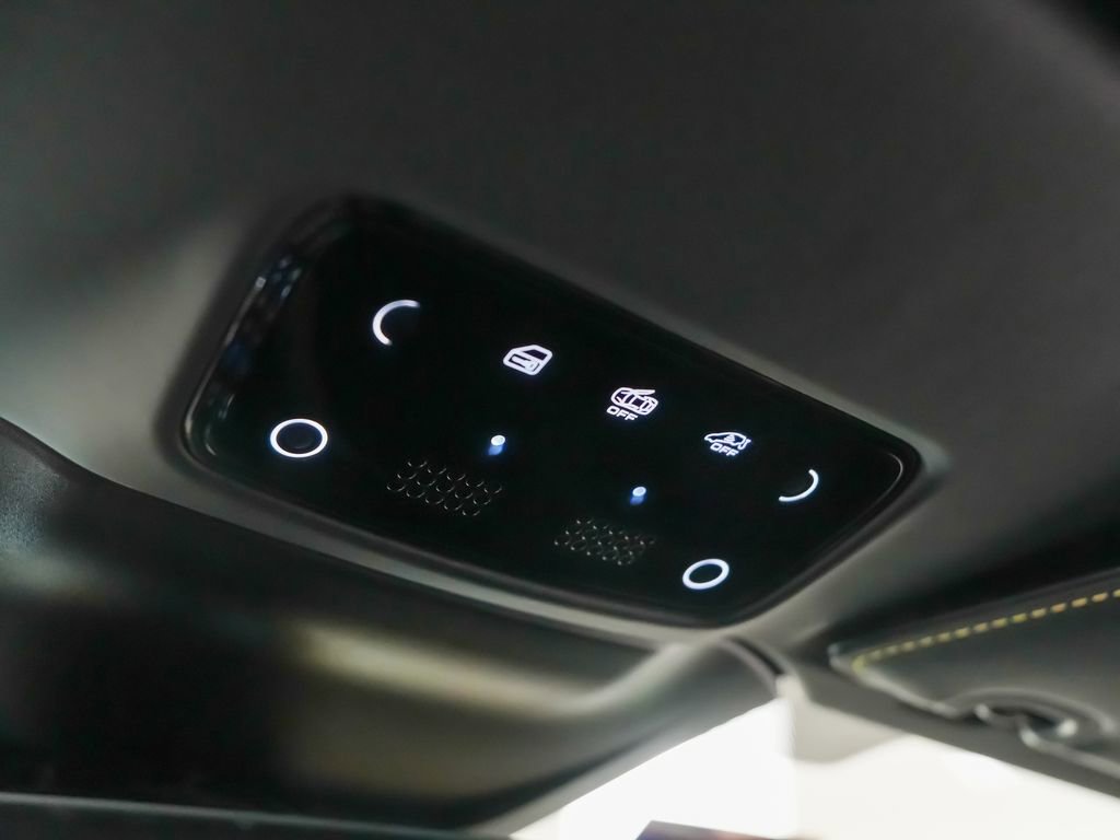 Used 2025 Ferrari Roma Spider image 33