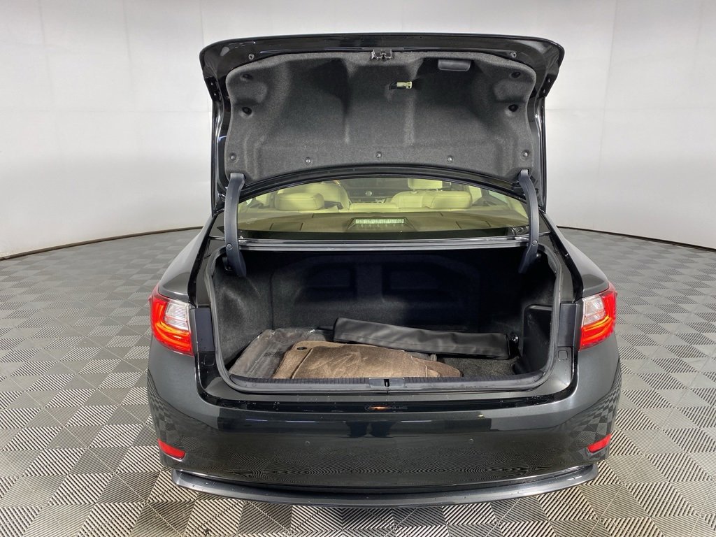 Used 2018 Lexus ES 300h image 22
