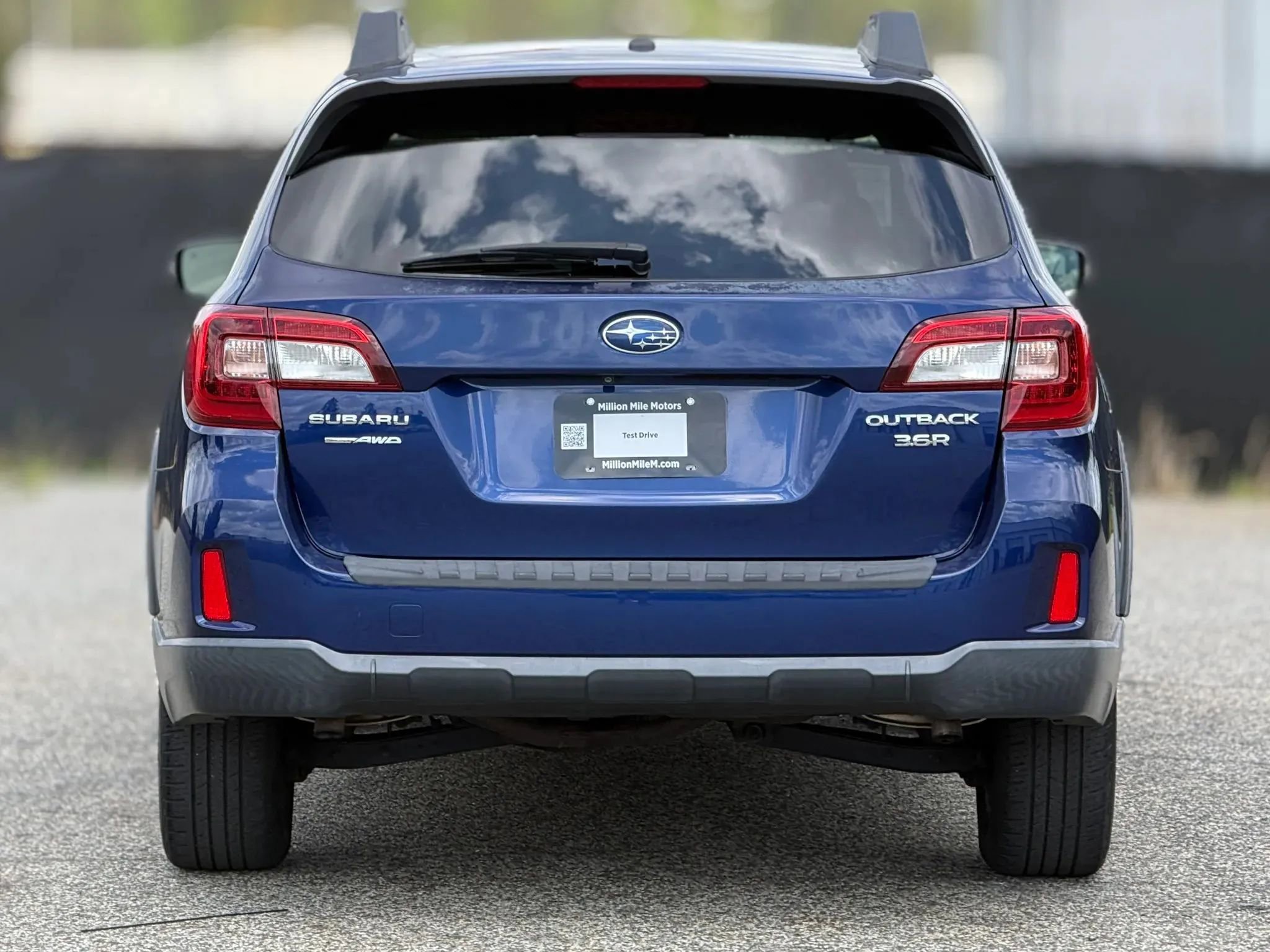 Used 2015 Subaru Outback 3.6R Limited AWD/4WD image 4
