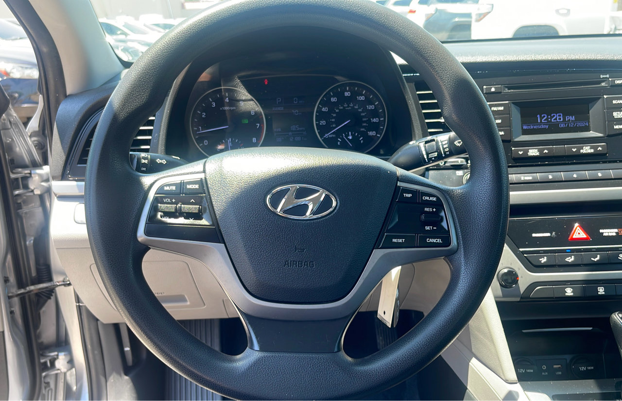Used 2017 Hyundai Elantra SE image 15