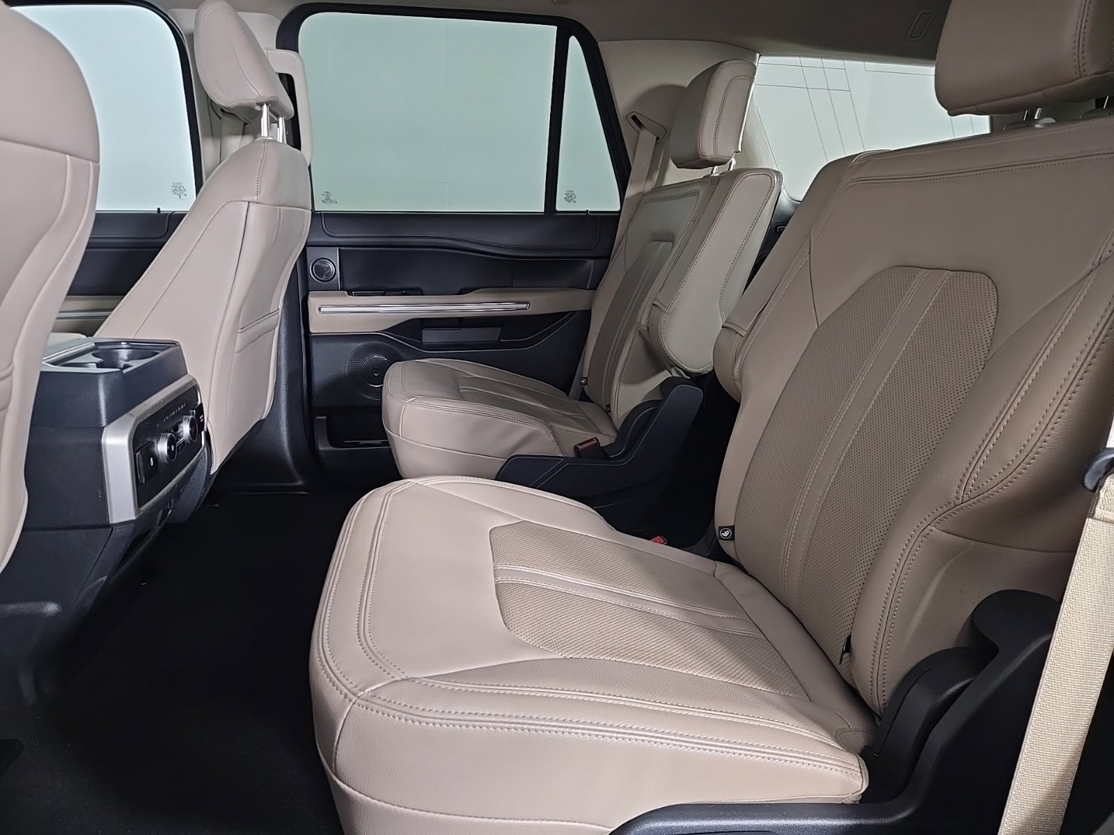 Used 2024 Ford Expedition Limited RWD image 12