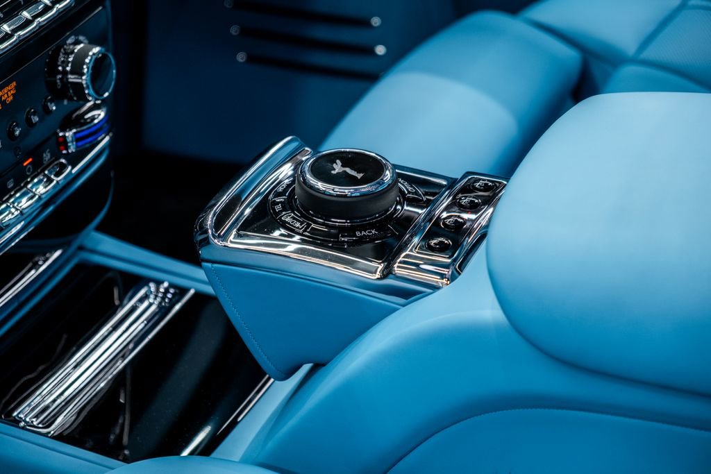 Used 2025 Rolls-Royce Phantom Sedan RWD image 42