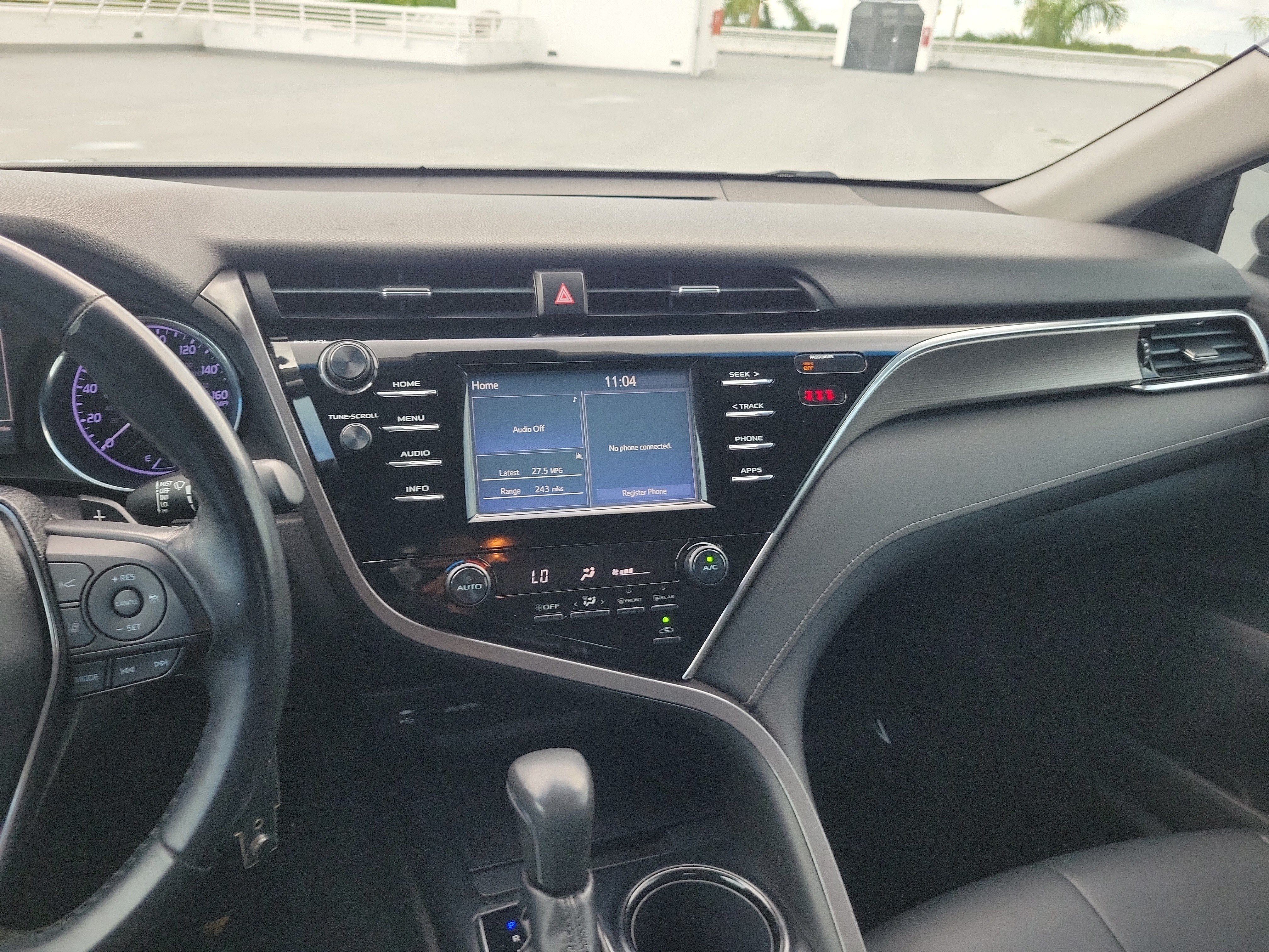Used 2018 Toyota Camry SE FWD image 16