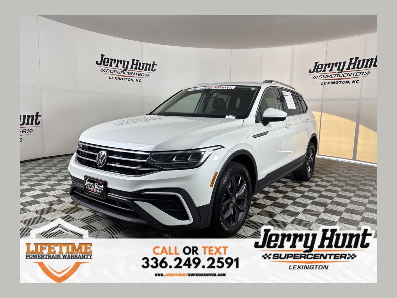 Used 2023 Volkswagen Tiguan SE w/ Panoramic Sunroof Package