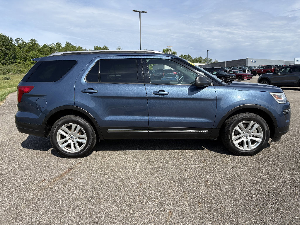 Used 2018 Ford Explorer XLT AWD/4WD image 6