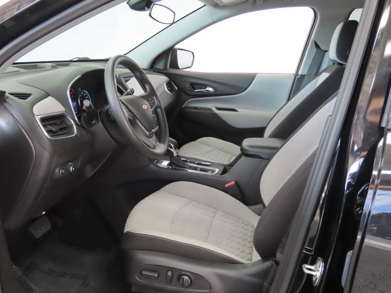 Used 2024 Chevrolet Equinox LS w/ LS Convenience Package FWD image 15
