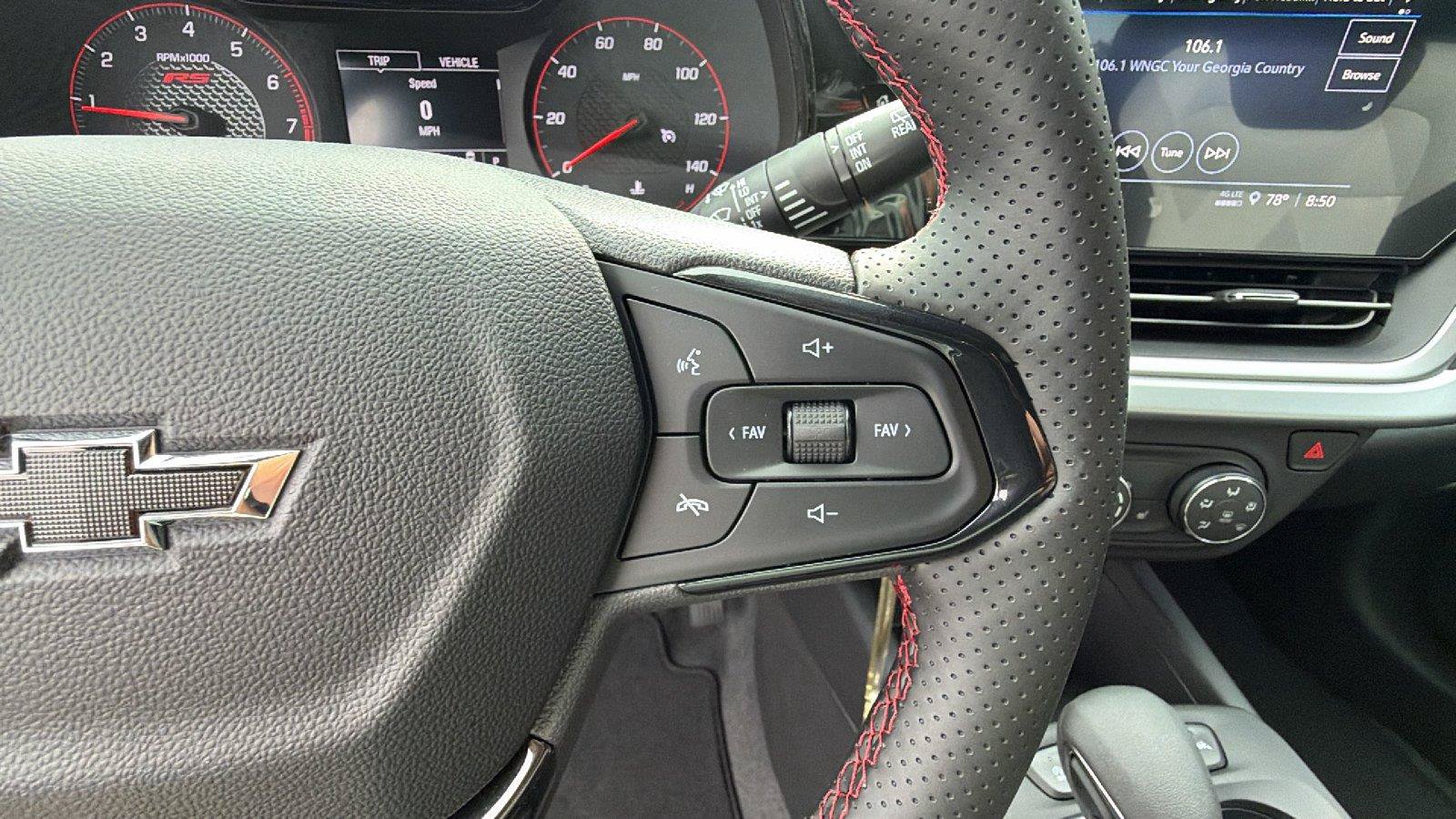 New 2026 Chevrolet Trax RS w/ Sunroof Package FWD image 24