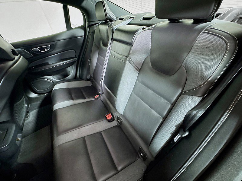 Used 2019 Volvo S60 T5 R-Design image 24