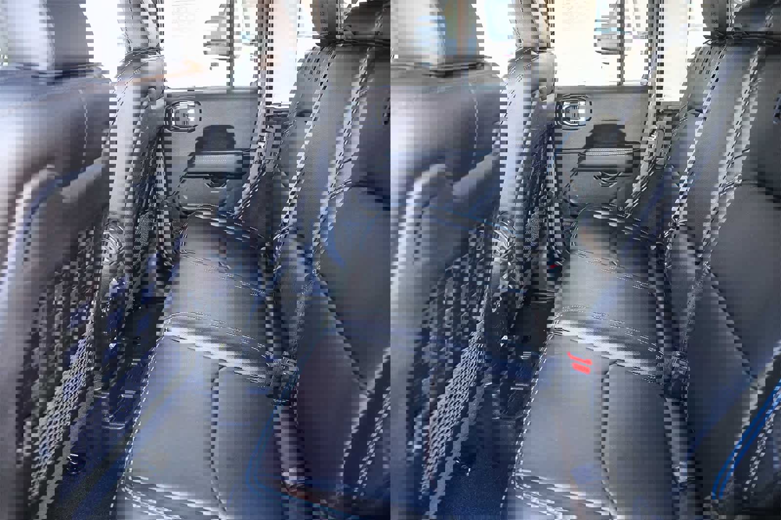 Used 2023 Jeep Wrangler Unlimited Rubicon 4xe w/ Safety Group image 17