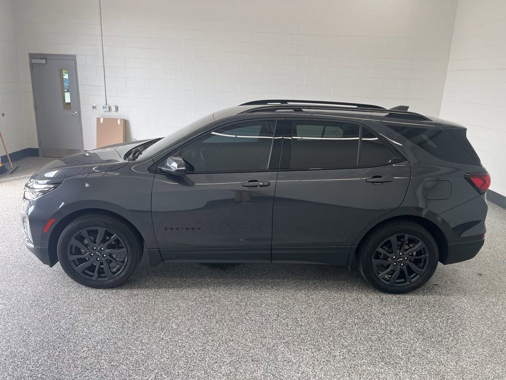 Used 2022 Chevrolet Equinox RS w/ RS Leather Package FWD image 2