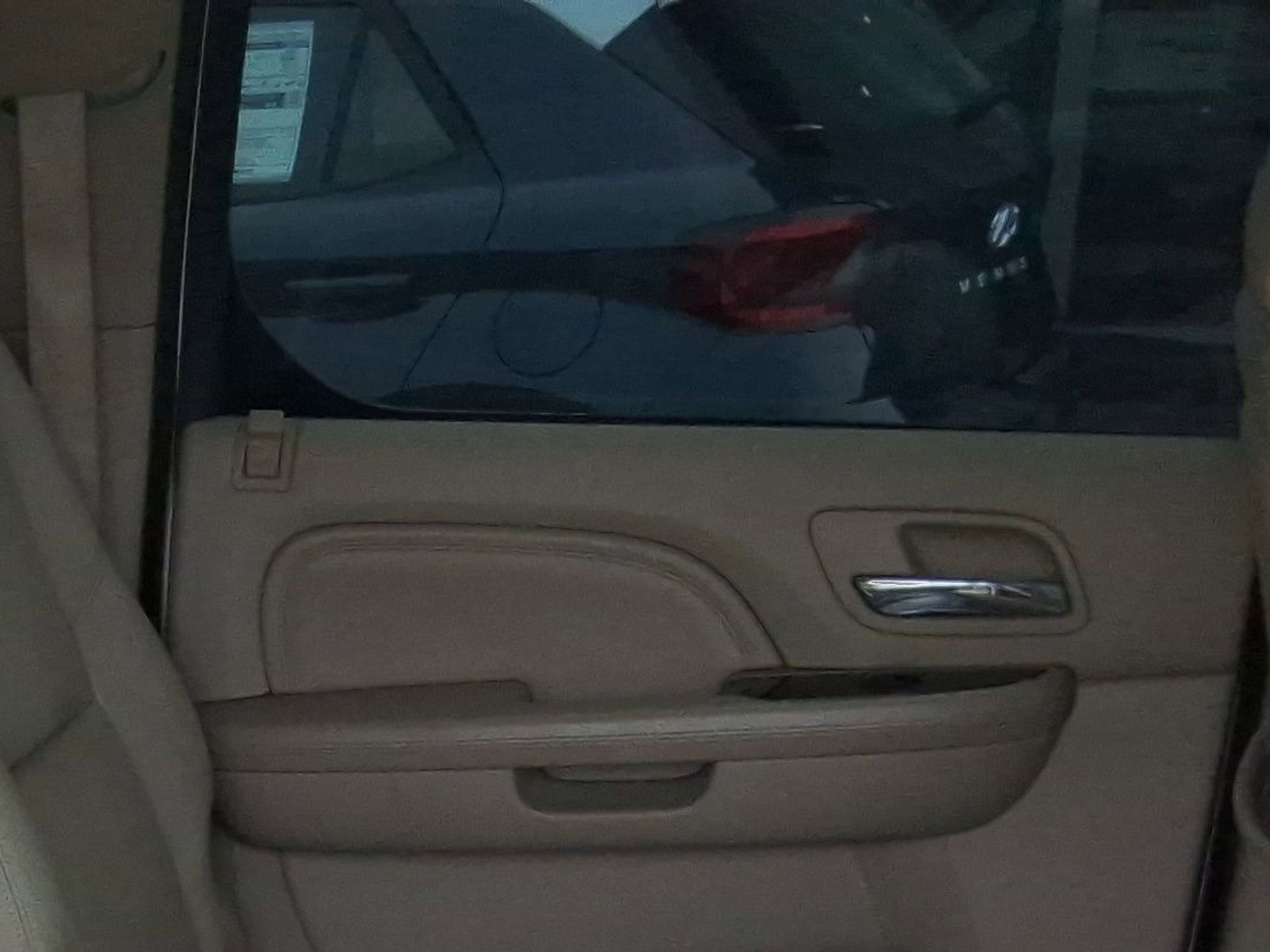 Used 2012 Cadillac Escalade ESV Luxury image 32