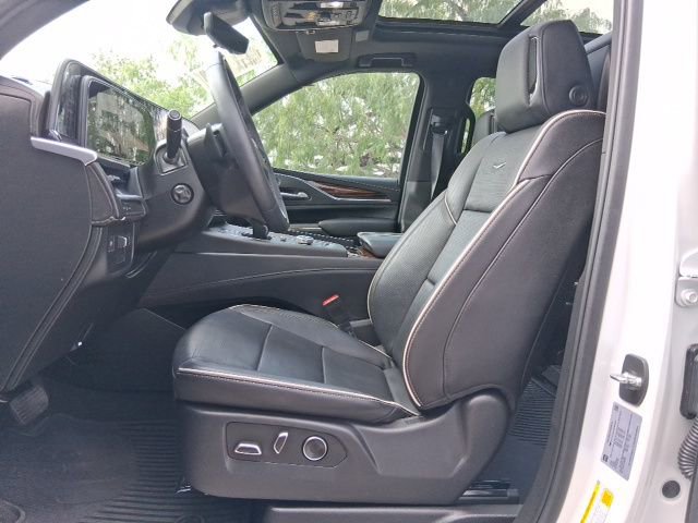 Used 2024 Cadillac Escalade Premium Luxury w/ Performance Package image 21