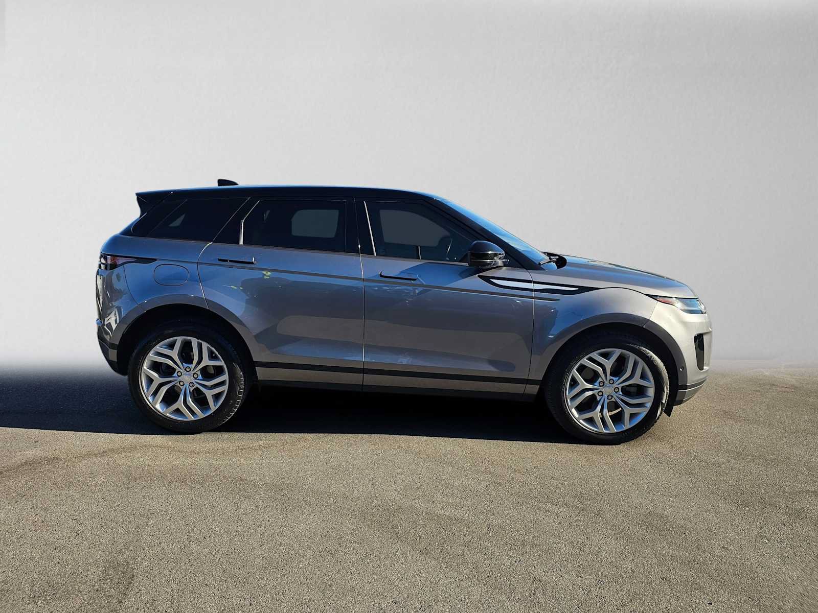 Used 2020 Land Rover Range Rover Evoque SE AWD/4WD image 6