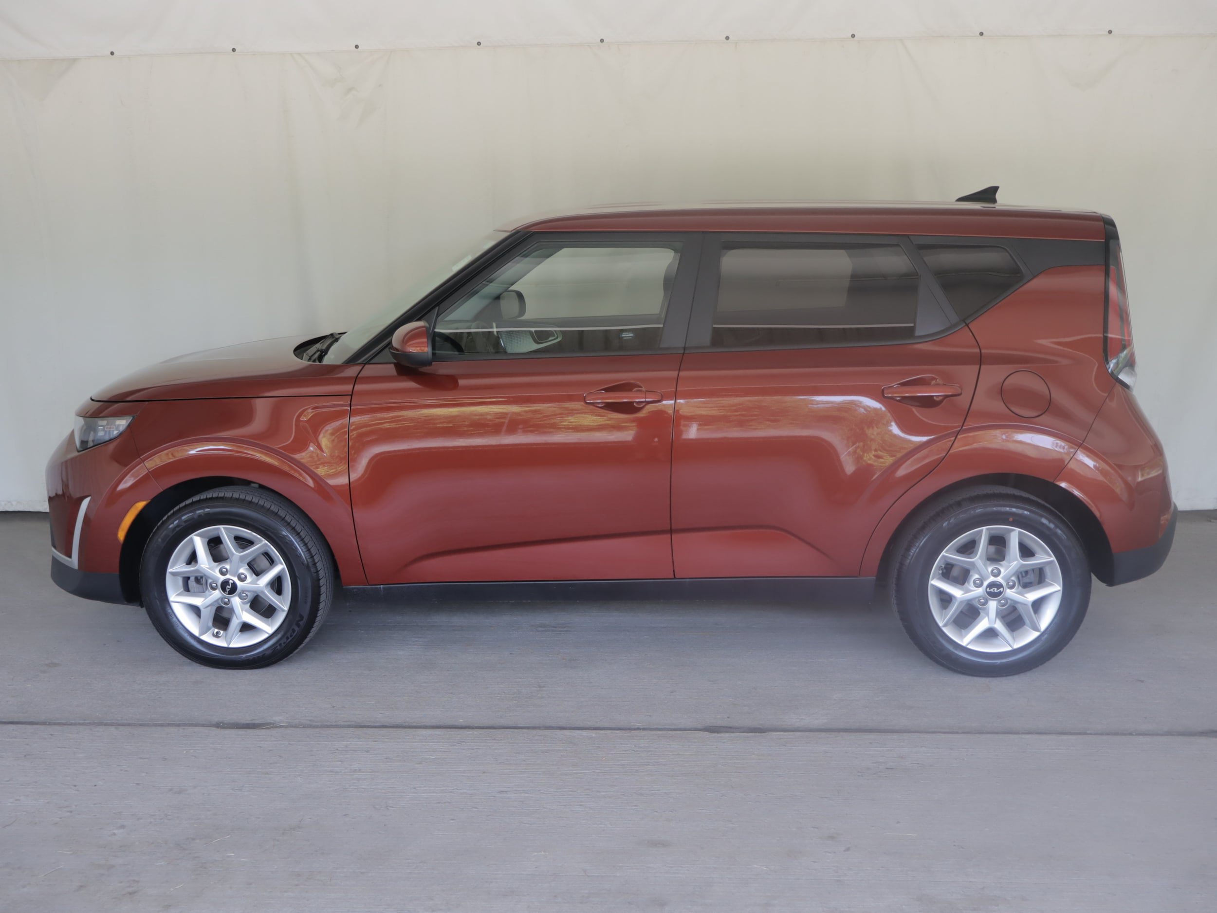 Used 2023 Kia Soul LX w/ LX Technology Package FWD image 19