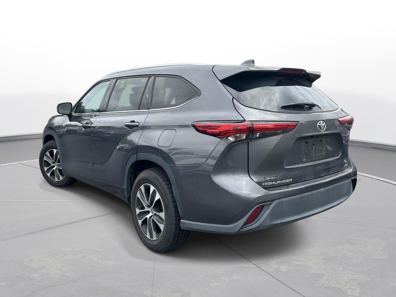 Certified 2021 Toyota Highlander XLE FWD image 8
