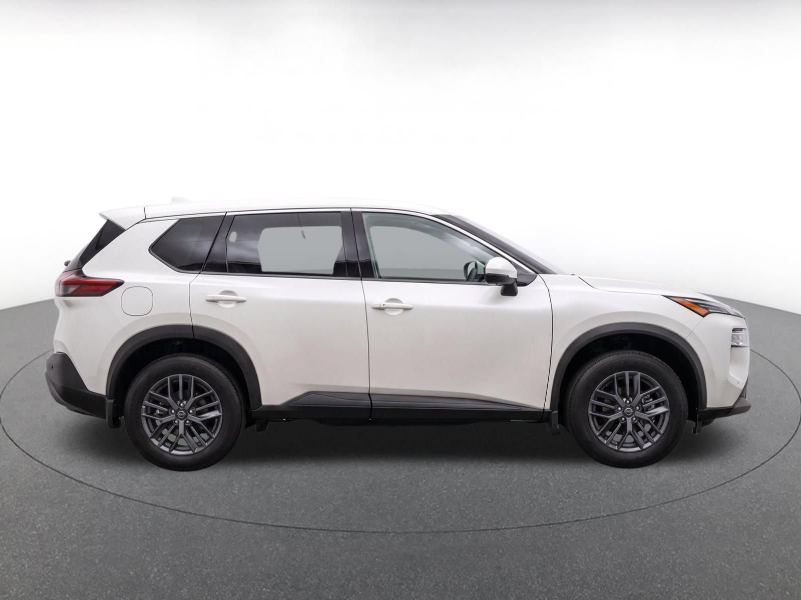 Used 2026 Nissan Rogue SV AWD/4WD image 9