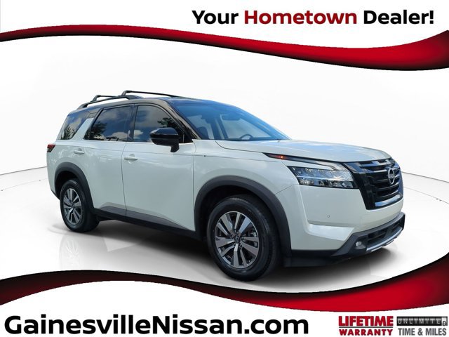 Used 2023 Nissan Pathfinder SL w/ Black Appearance Package image 1