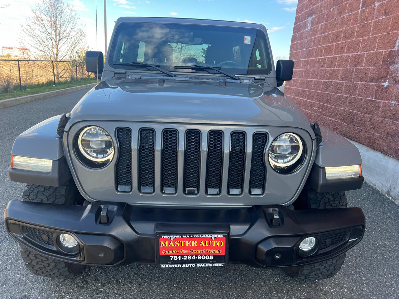 Used 2022 Jeep Wrangler Unlimited Sahara AWD/4WD image 2