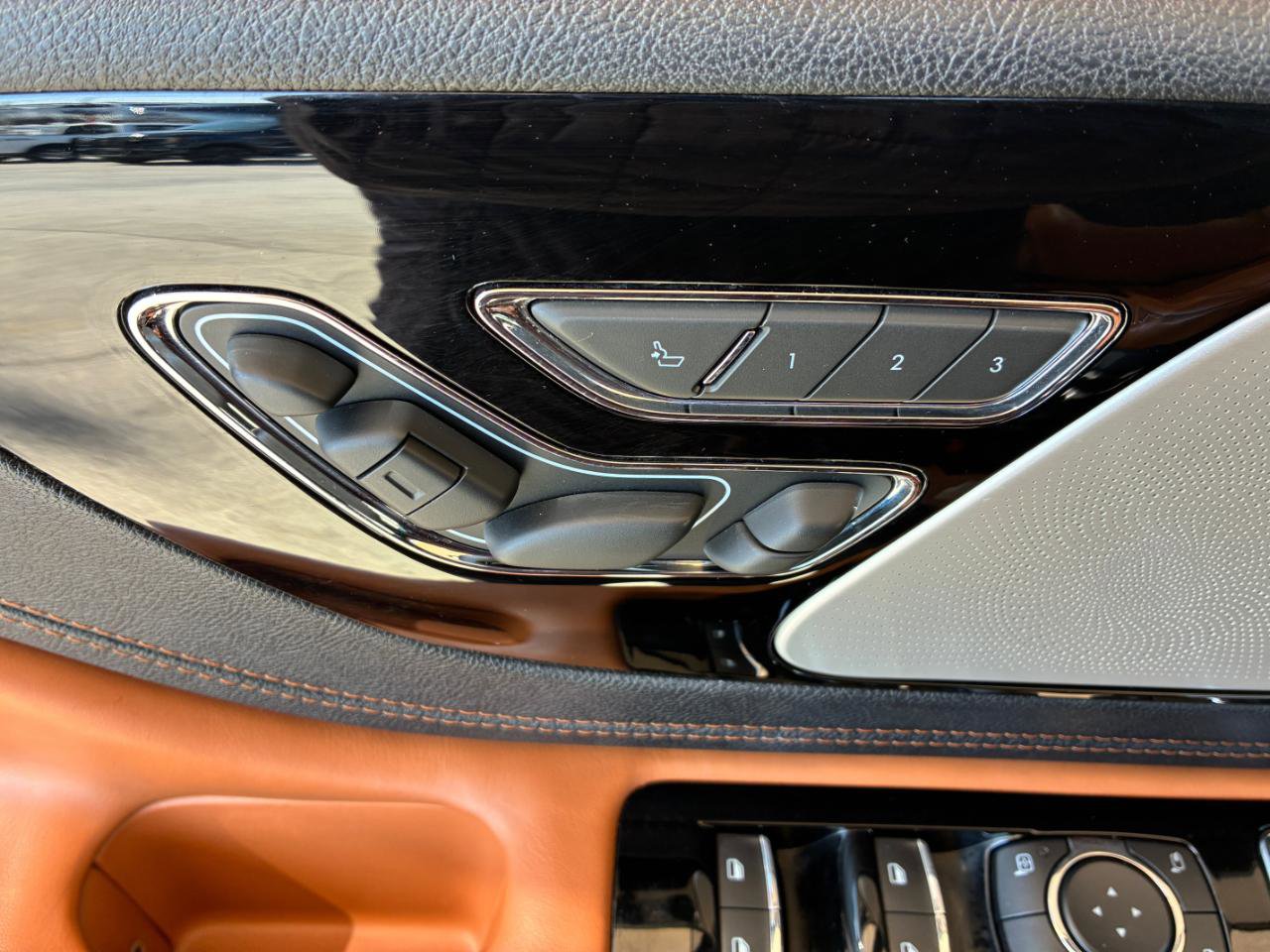 Used 2020 Lincoln Aviator Black Label w/ Dynamic Handling Package AWD/4WD image 10