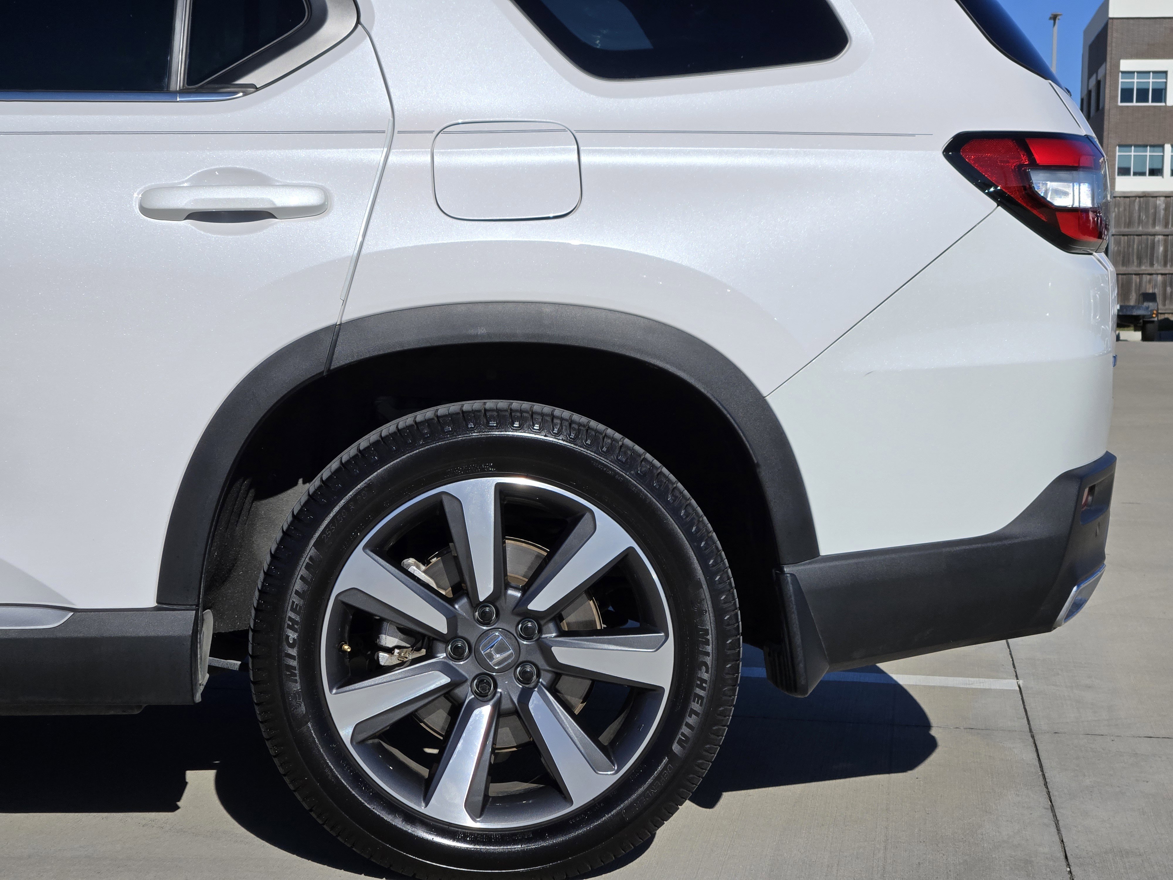 Used 2023 Honda Pilot Elite image 12