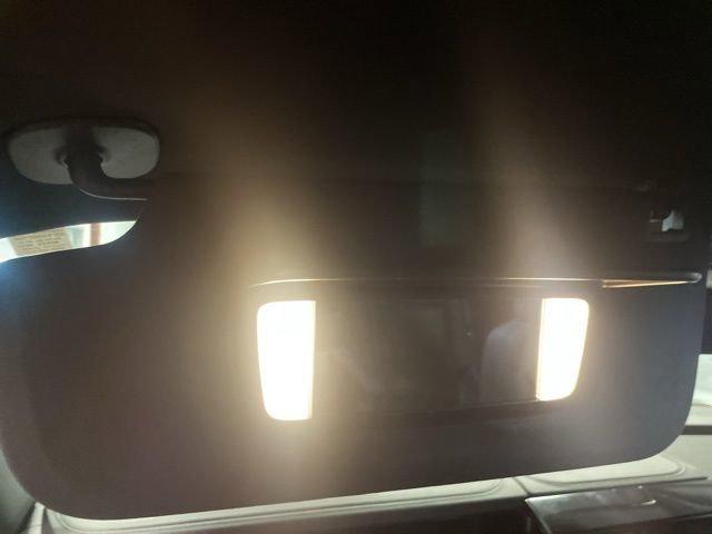 Used 2025 GMC Yukon Denali image 32