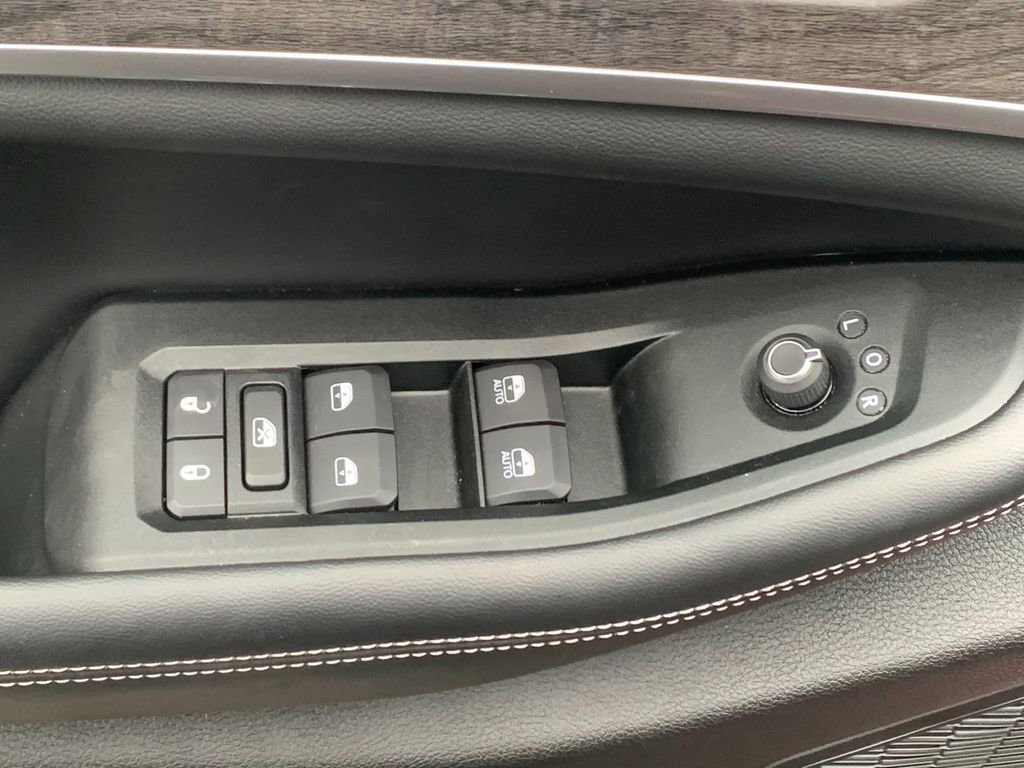 Used 2024 Jeep Grand Cherokee Limited image 12