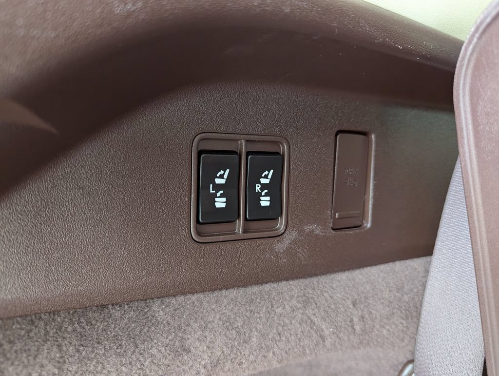 Used 2020 Lexus RX 350L Premium w/ Premium Package AWD/4WD image 43
