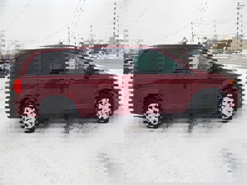 Used 2018 Dodge Grand Caravan SE w/ UConnect Hands-Free Group image 6