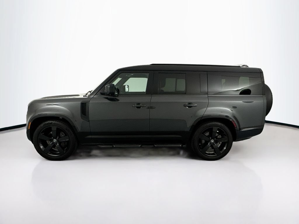 Used 2025 Land Rover Defender 130 X-Dynamic SE AWD/4WD image 8
