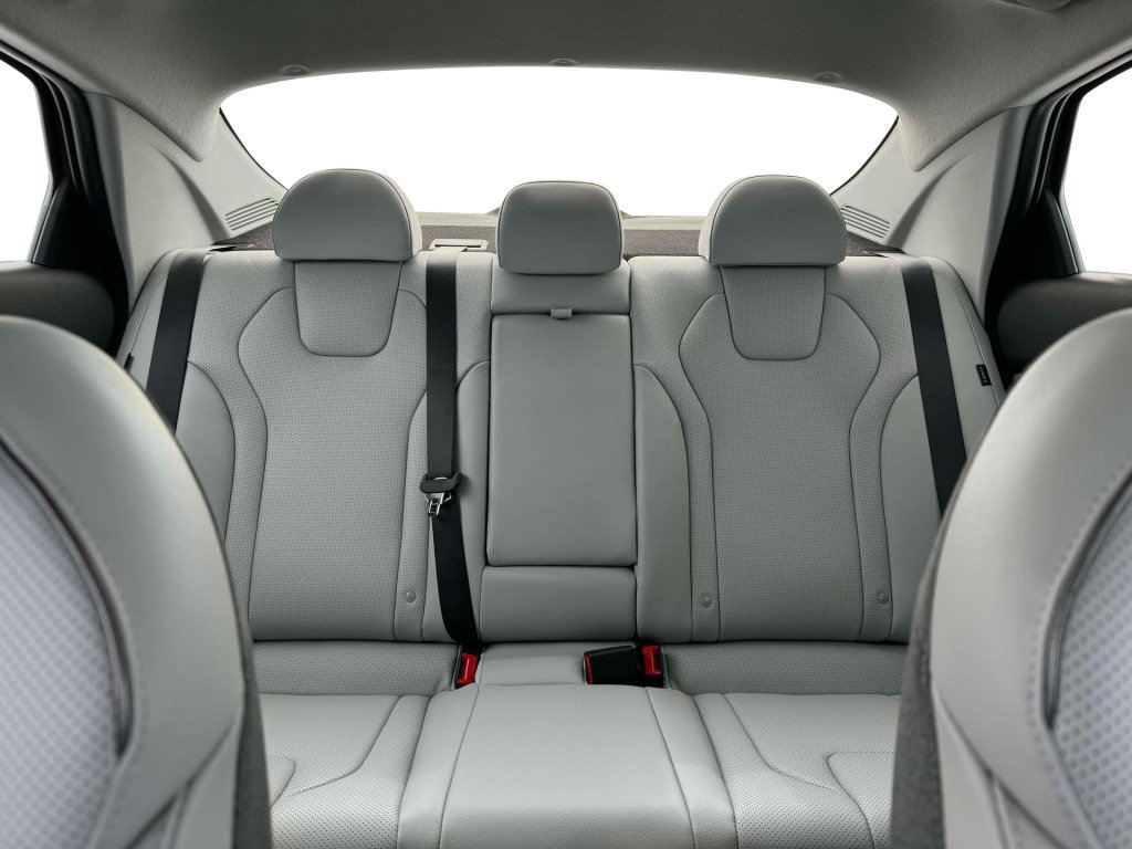 New 2025 Hyundai Elantra Limited FWD image 16