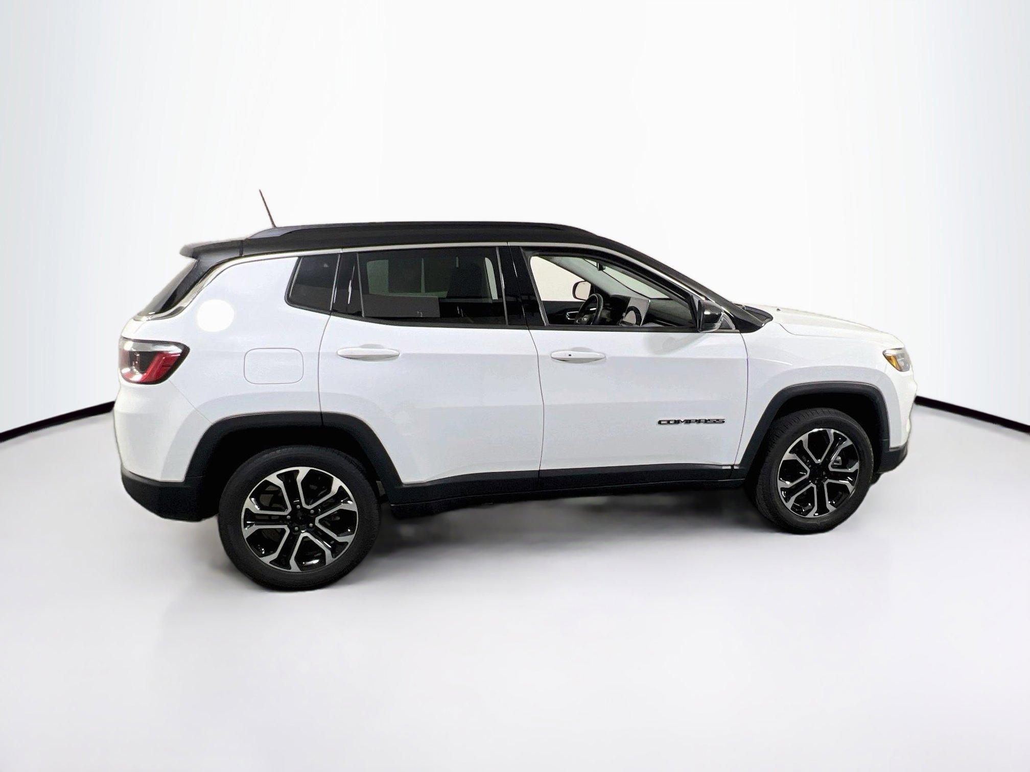 Used 2022 Jeep Compass Limited image 4