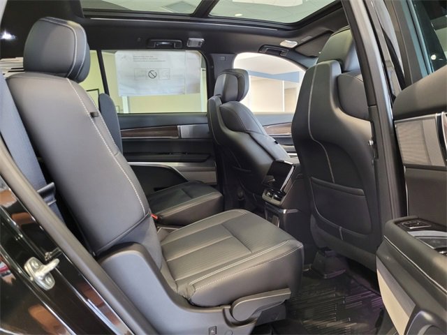 New 2026 Cadillac Vistiq Luxury w/ LPO, Floor Liner Package image 15